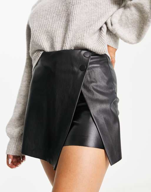 Stradivarius Jupe short portefeuille en imitation cuir Noir