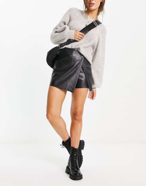 Stradivarius Jupe short portefeuille en imitation cuir Noir