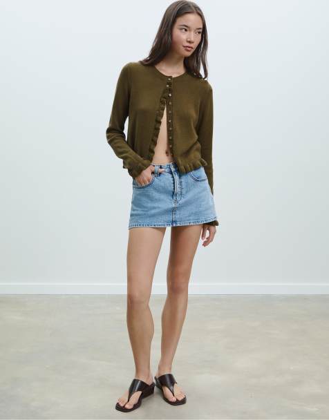 Stradivarius – Kakifärgad, stickad kofta med knäppning och volanger - view 1