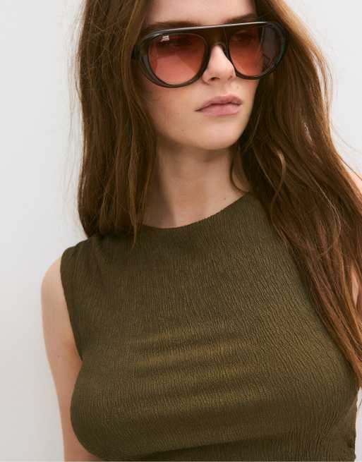 Stradivarius – Kakifärgad t-shirt med strukturerad indragning, 3 av 4
