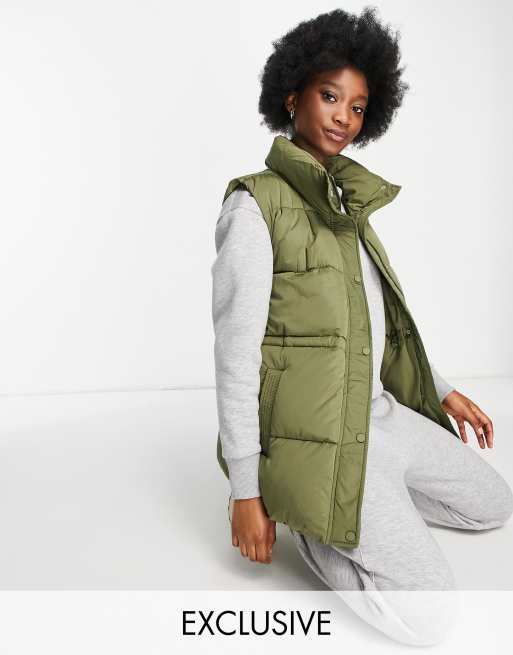 Stradivarius – Kakifärgad vadderad väst i oversize