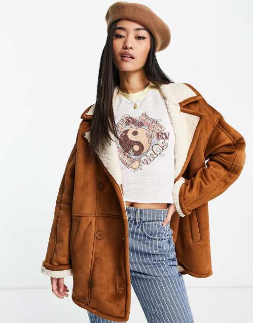 Stradivarius – Kamelbrun kappa med kontrasterande teddy i fårskinnsimitation 