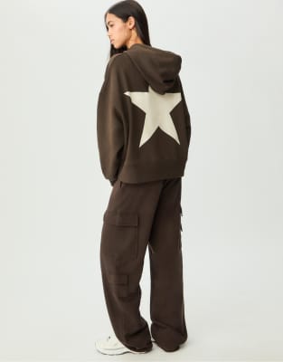 Stradivarius - Kapuzenjacke in Braun mit Sternmotiv-Brown