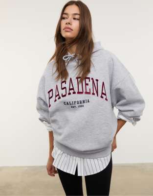 Stradivarius - Kapuzenpullover in Grau meliert mit Stickerei