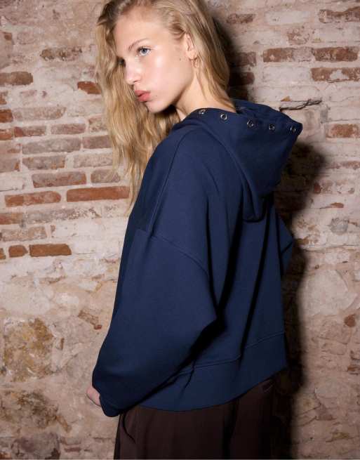 Stradivarius – Kapuzensweatshirt in Marineblau mit Stern-Stickerei, 2 von 2