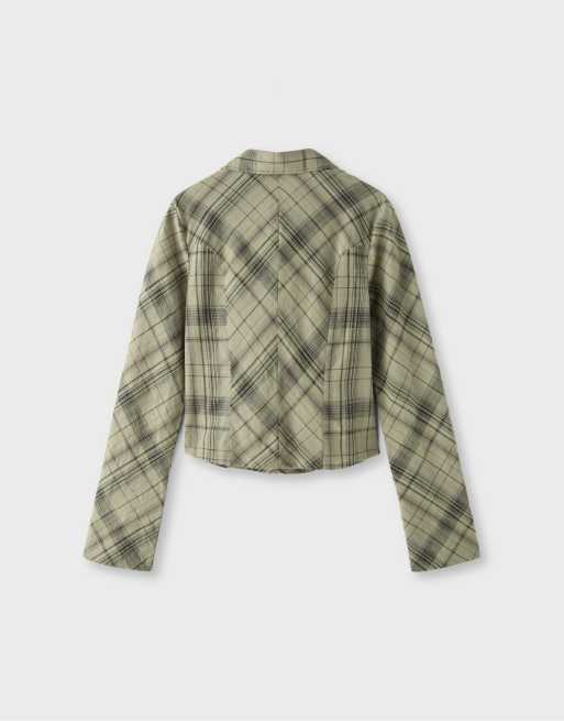 Stradivarius kariertes Wickelhemd mit Knöpfen in Khaki, 7 von 7