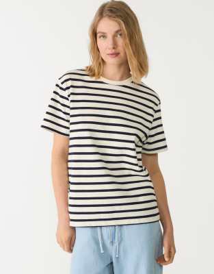 Stradivarius - Kastiges T-Shirt aus schwerem Stoff in gestreiftem Ecru-Weiß