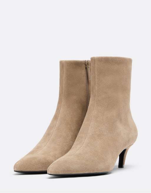 Stradivarius Kitten heel ankle boots in taupe, 2 of 4
