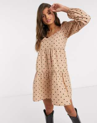 Stradivarius – Kleid in Beige mit Punkten | ASOS