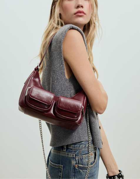 Stradivarius – Kleine Schultertasche in Burgunderrot mit Taschen - view 1
