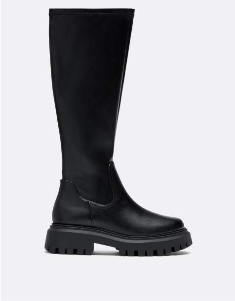 Stradivarius – Kniehohe, flache Plateaustiefel in Schwarz - view 1