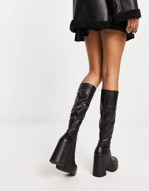 Stradivarius – Kniehohe Stiefel in Schwarz mit eng anliegendem Schaft und Plateausohle, 3 von 4