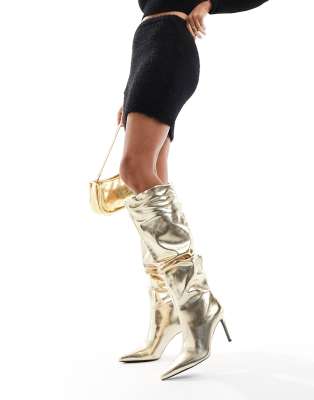 Stradivarius - Kniehoher Stiletto-Stiefel in goldener Metallic-Optik-Goldfarben