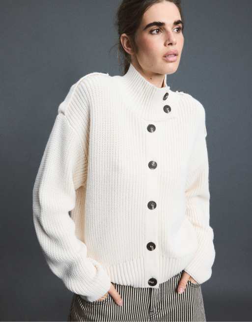Stradivarius knit vest met hoge hals en knoopsluiting in vanille, 5 van 7