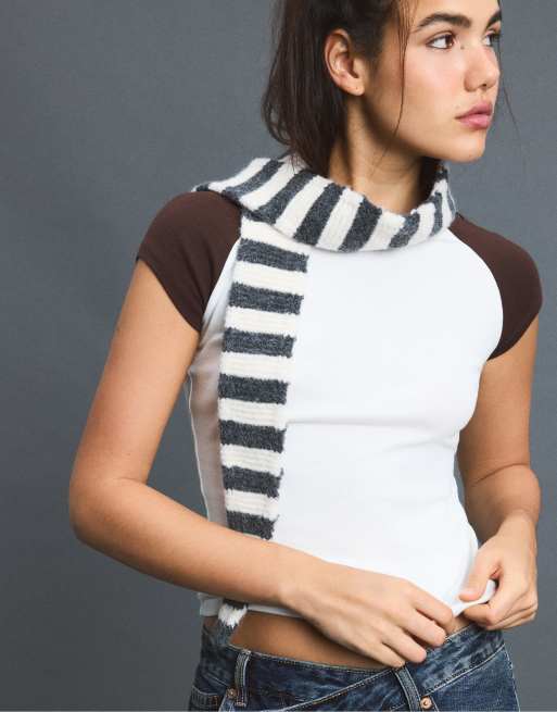 Stradivarius Knitted triangular scarf in dark grey, 3 of 4