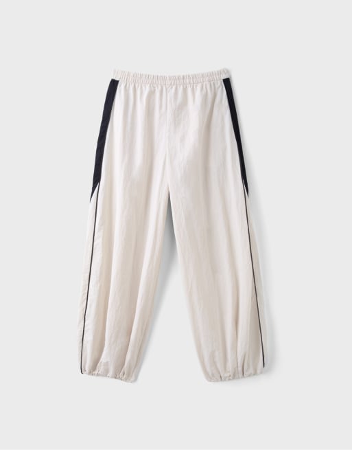 Stradivarius kontrastfärgade joggingbyxor i naturvit, 7 av 7