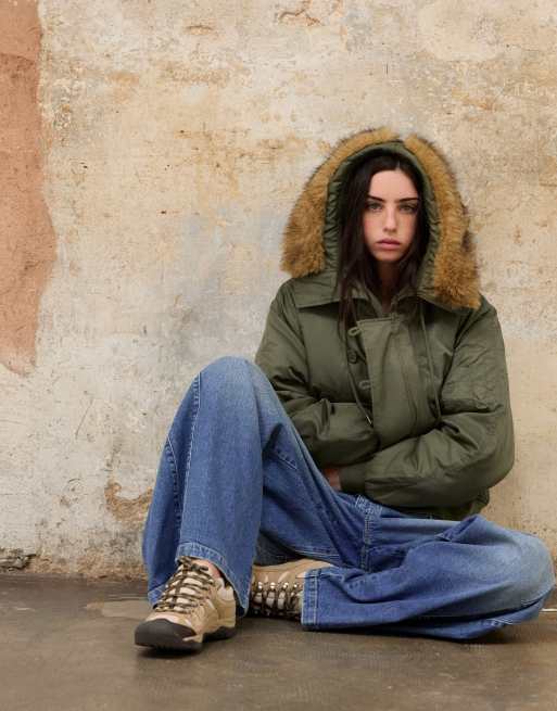 Stradivarius kort jacka med huva i khaki, 5 av 7