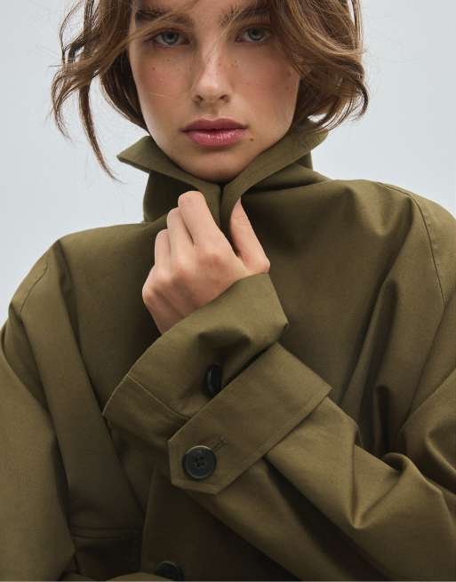 Stradivarius kort trenchcoat med sjalkrage i khaki, 4 av 7