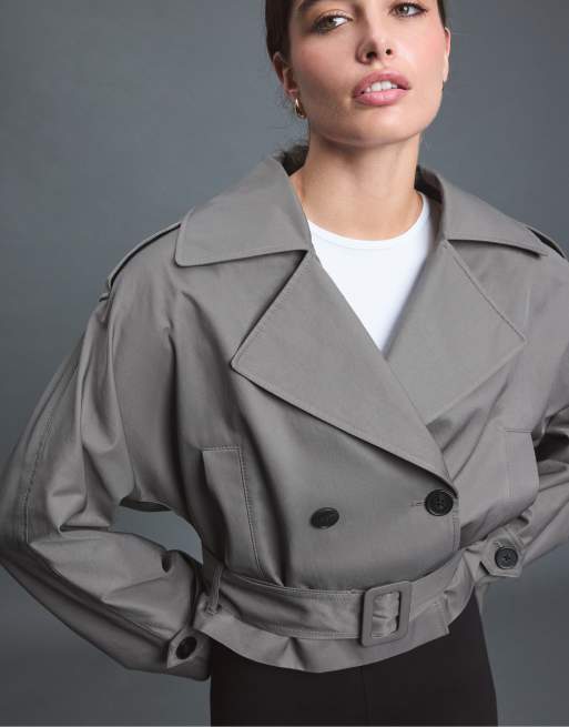 Stradivarius kort trenchcoat med skulderpuder i grå, 2 af 7