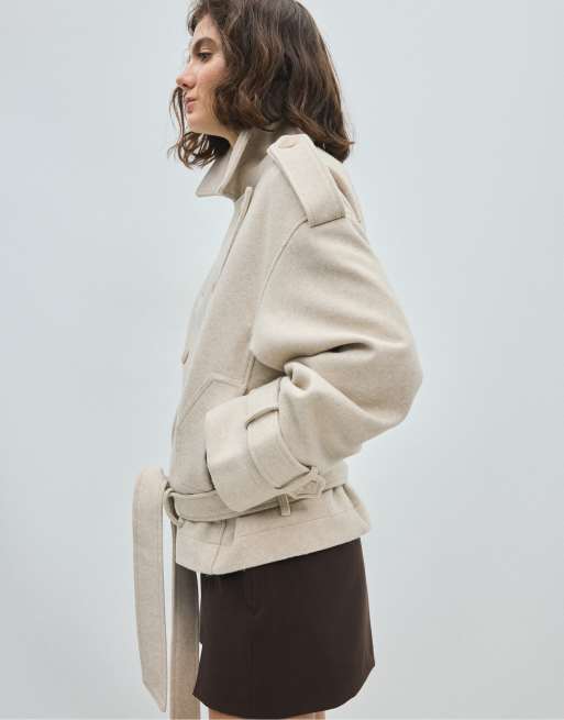 Stradivarius kort trenchjacka i naturvit, 2 av 7