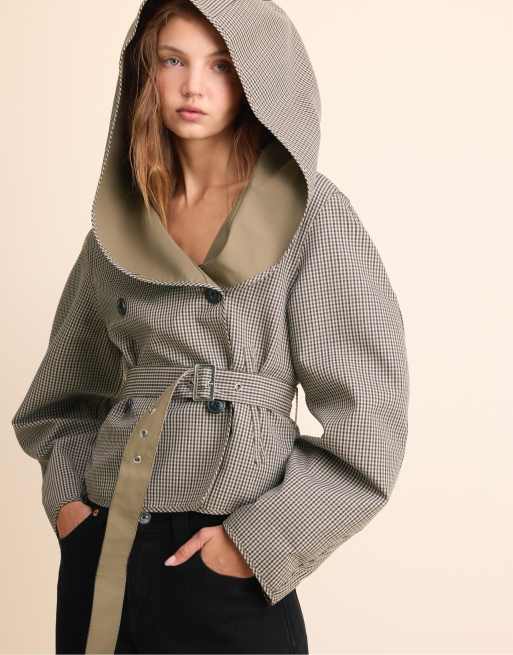 Stradivarius korte omkeerbare geruite trenchcoat in kaki, 2 van 7