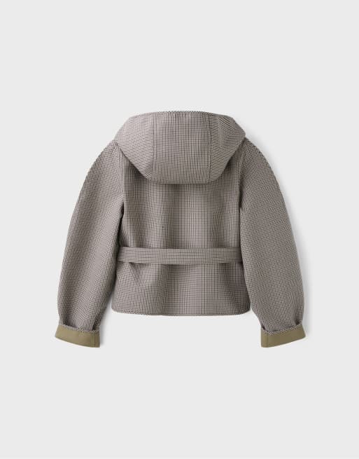 Stradivarius korte omkeerbare geruite trenchcoat in kaki, 7 van 7