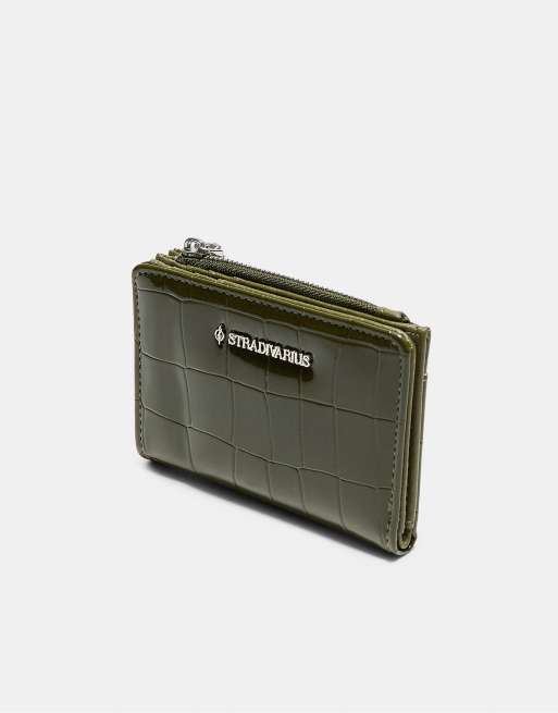 Stradivarius kortfodral med krokodilmönster i khaki, 4 av 4