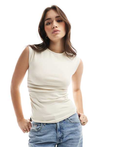 Stradivarius – Kurzärmliges, gerafftes Oberteil in Beige - view 1