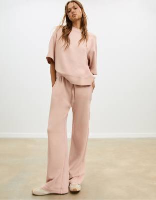 Stradivarius - Kurzärmliges Sweatshirt in Kaugummirosa mit verwaschenem Effekt