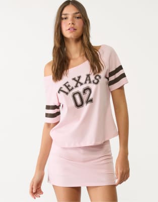 Stradivarius - Kurzärmliges T-Shirt in Pastellrosa mit „Texas"-Grafikprint