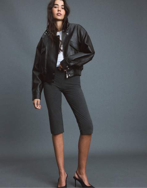 Stradivarius kurze Jacke in Lederoptik in Schwarz - view 1