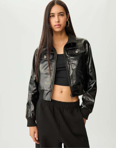 Stradivarius – Kurze Jacke in Schwarz mit Ledereffekt und Knöpfen - view 1