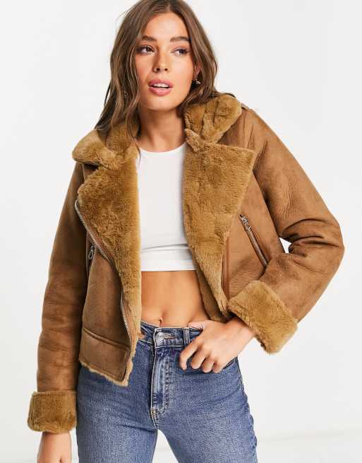 Stradivarius – Kurze Pilotenjacke aus Wildleder in Karamell