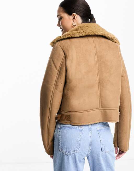 Stradivarius – Kurze Pilotenjacke in Braun ASOS