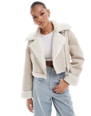 Stradivarius - Kurze Pilotenjacke in Ecru mit Teddyfell-Futter-Neutral