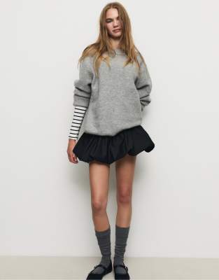 Stradivarius - Kurzer Ballon-Skort in Schwarz