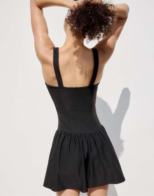 Stradivarius – Kurzer Jumpsuit in Schwarz mit Kleid-Design, 3 von 4