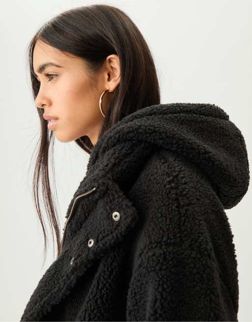 Stradivarius – Kurzer Mantel aus Lammfellimitat in Grau ASOS