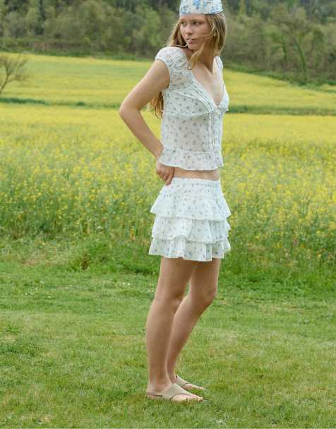 Stradivarius – Kurzer Skort in Himmelblau mit Knitterstruktur - view 1