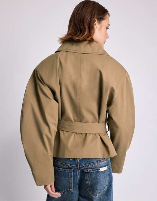 Stradivarius kurzer Trenchcoat mit Gürtel in Beige, 3 von 7
