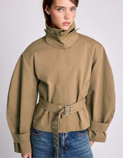 Stradivarius kurzer Trenchcoat mit Gürtel in Beige, 5 von 7