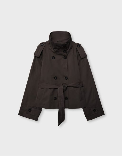 Stradivarius kurzer Trenchcoat mit hohem Kragen und Gürtel in Braun, 6 von 7