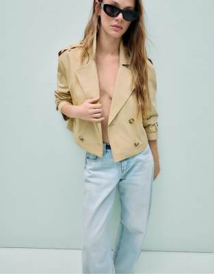 Stradivarius - Kurzer, zweireihiger Trenchcoat in Stein-Weiß