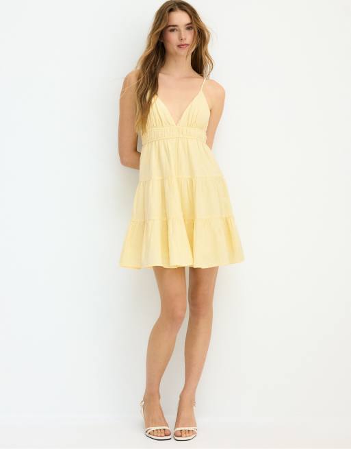 Stradivarius – Kurzes, fließendes Kleid in Pastellgelb mit gebundener Rückseite, 3 von 4