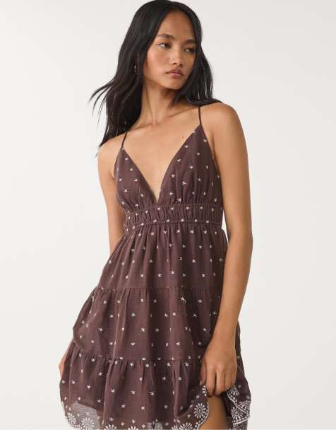 Stradivarius – Kurzes Kleid in Braun mit Stickerei - view 1