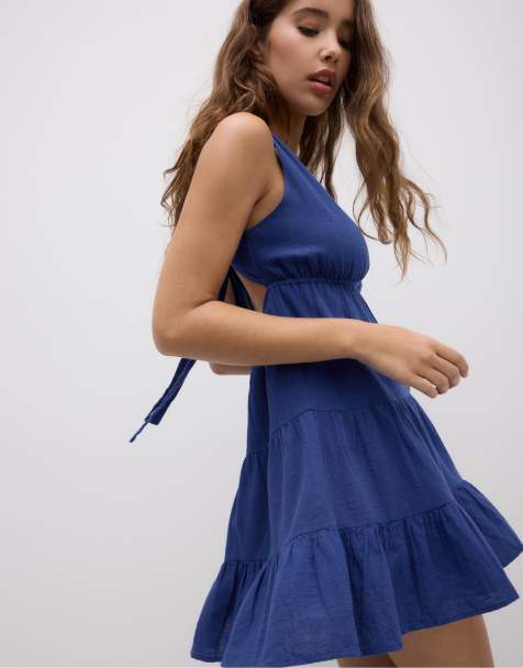 Stradivarius – Kurzes Kleid in leuchtendem Blau mit V-Ausschnitt - view 1