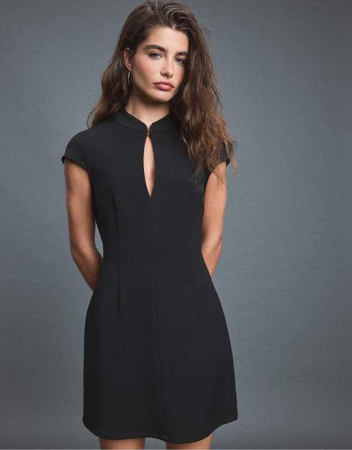 Stradivarius kurzes Kleid mit Stehkragen in Schwarz, 5 von 7