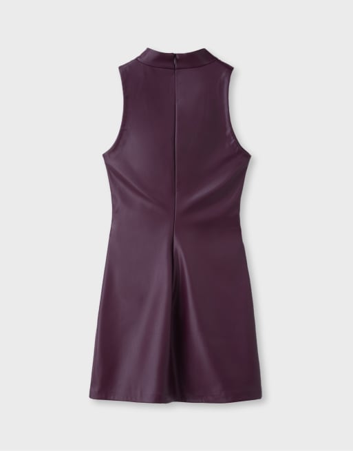 Stradivarius kurzes Neckholder-Kleid in Lederoptik in Lila, 7 von 7