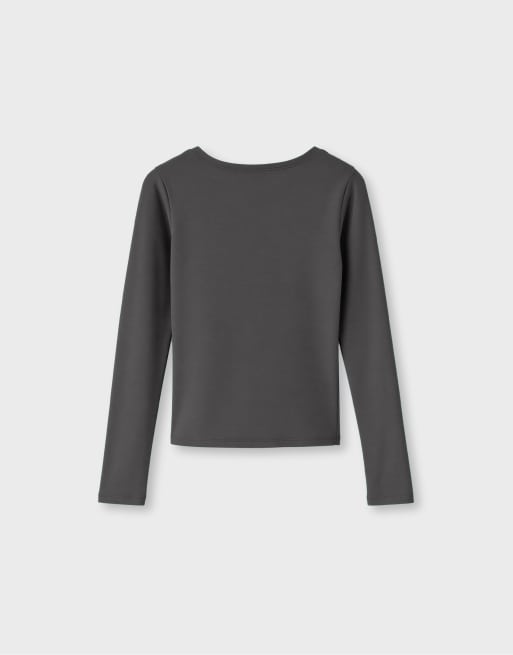 Stradivarius långärmad t-shirt med utskärning under bysten i mörkgrå, 7 av 7