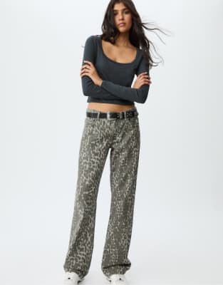 Stradivarius - Langärmliges Basic-Shirt in Dunkelgrau